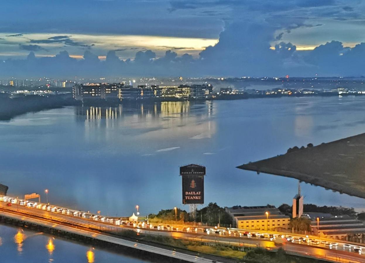 Yussy 2 Bedrooms Condo At R&F Princess Cove Johor Bahru Luaran gambar
