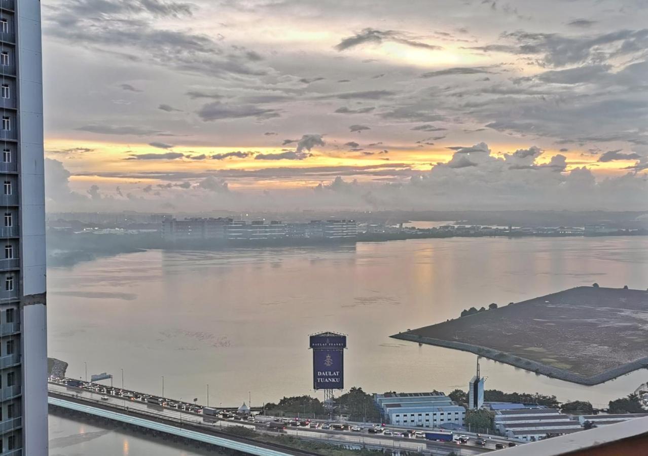 Yussy 2 Bedrooms Condo At R&F Princess Cove Johor Bahru Luaran gambar
